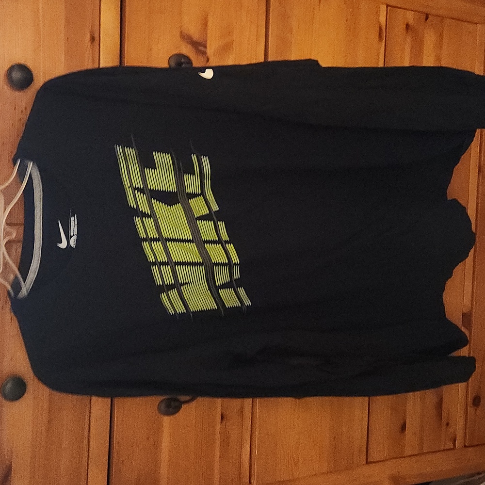 Nike Regular Fit Long Sleeve Shirt.